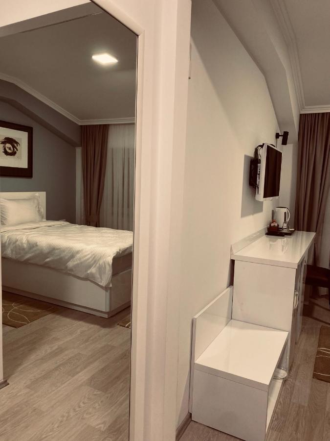 Hotel Callisto Pristina Exterior foto